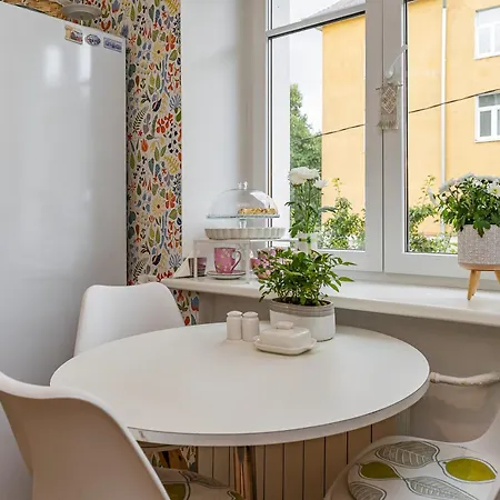 Steps From A Le Coq And Old Town Apartment *